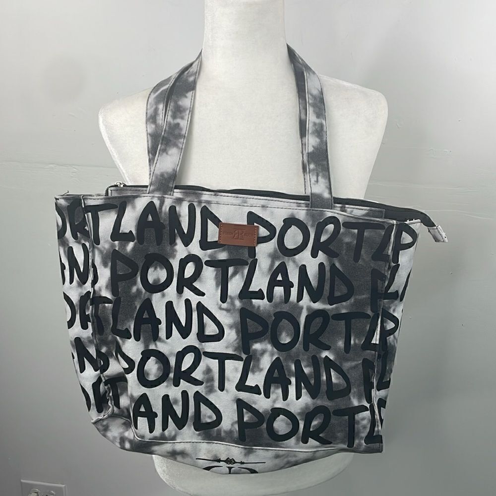 Robin Ruth Tote with zipper Portland black and white